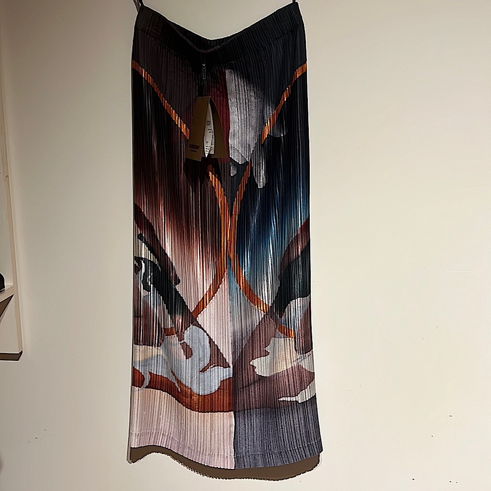 Burberry pleated maxi skirt - new w tag
